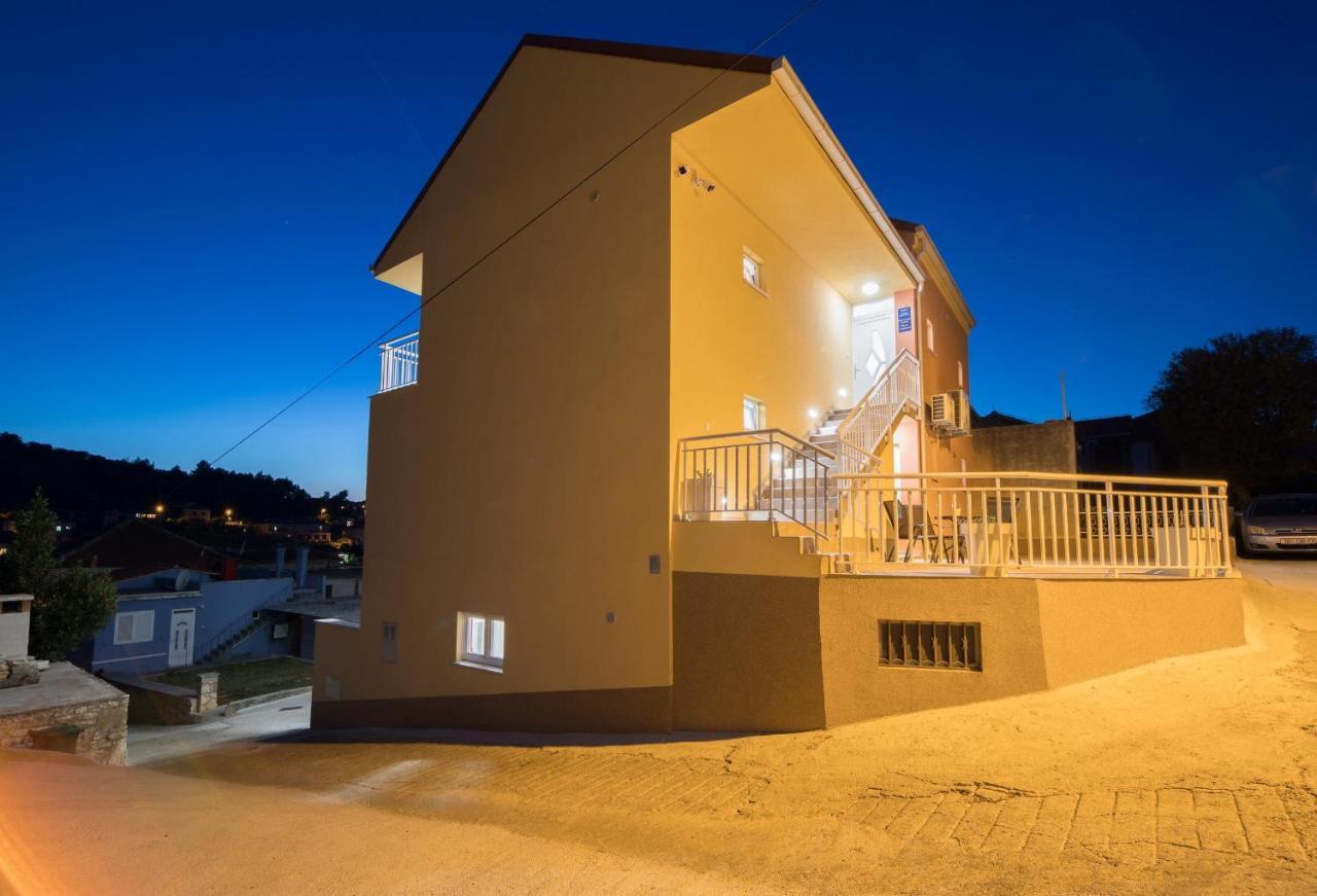 Apartments Sunshine Home Vela Luka Extérieur photo