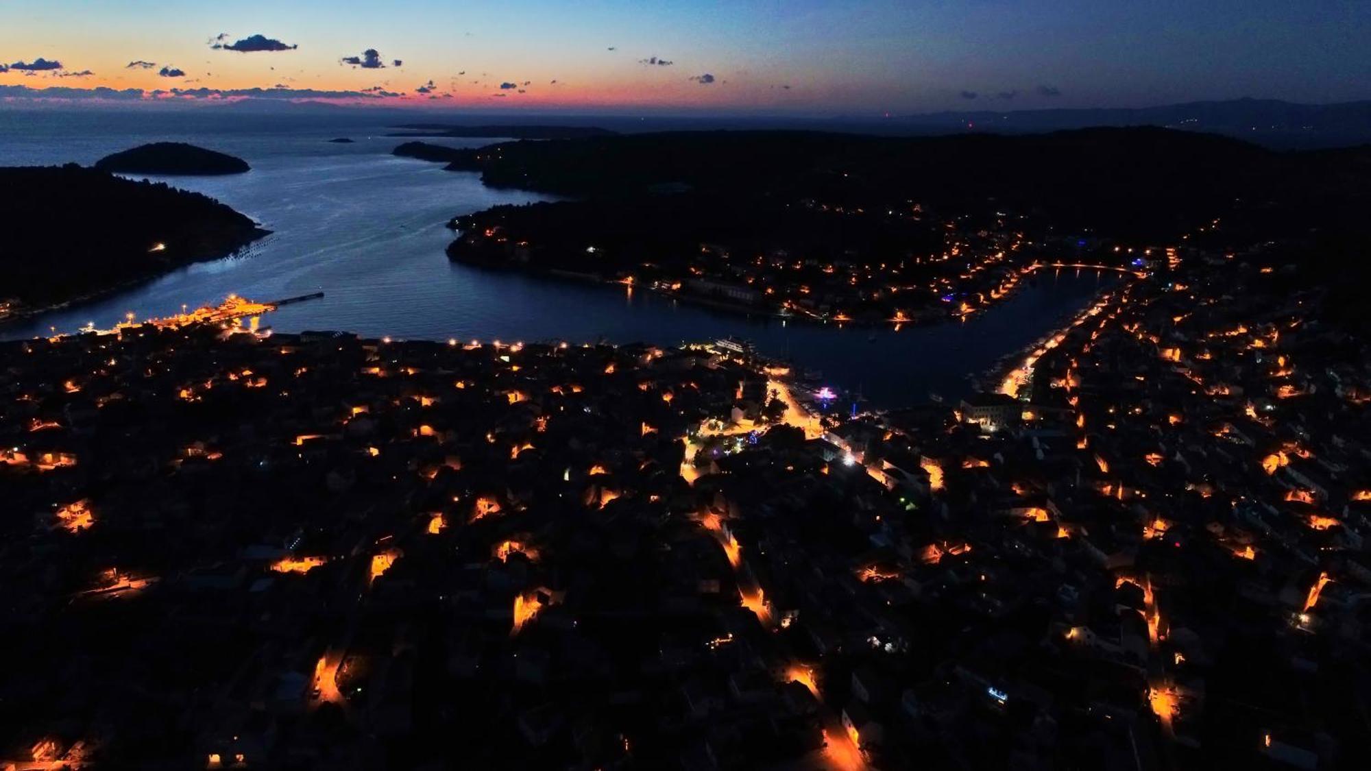 Apartments Sunshine Home Vela Luka Extérieur photo